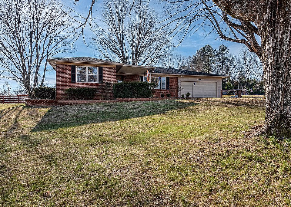 1st image of 2326 Skyview Dr