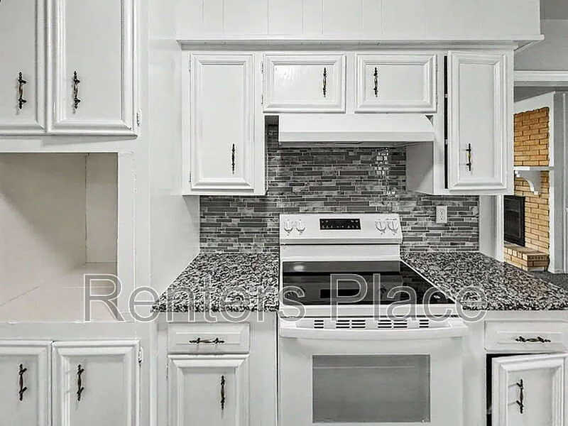 3 bed, 2.0 bath, 1714 sqft, $1,995 — Photo 3
