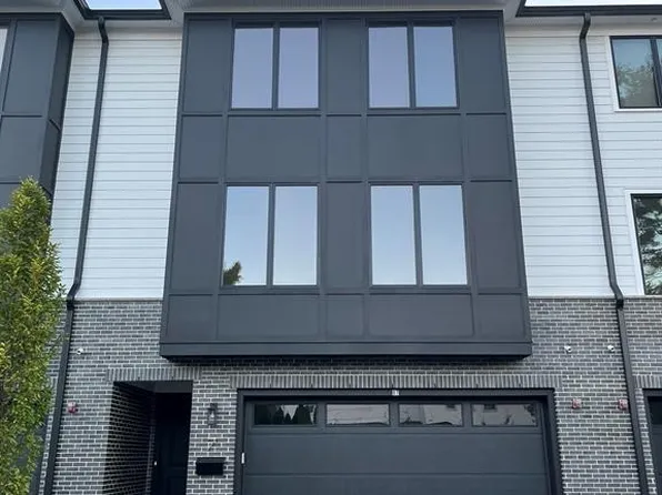 7 Skye Dr, Paramus, NJ 07652