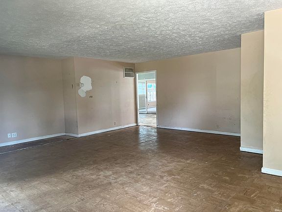 2nd image of 1501 Viking Dr