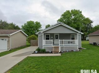813 E Cleveland St, Taylorville, IL 62568