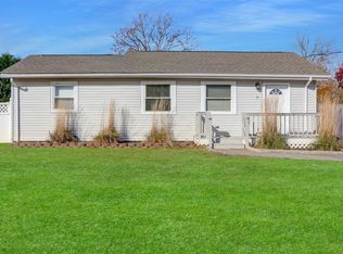 7 Elm Rd E, Mastic Beach, NY 11951