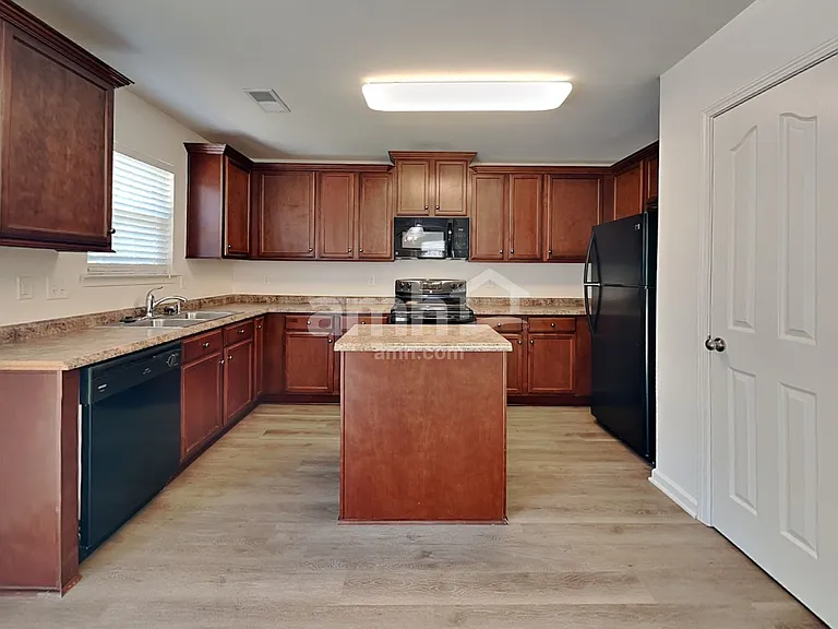 1882 Woodstone Dr — Photo 3