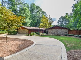 3993 Spalding Holw, Norcross, GA 30092