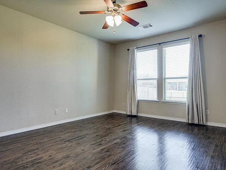 940 Lancashire Ln — Photo 15