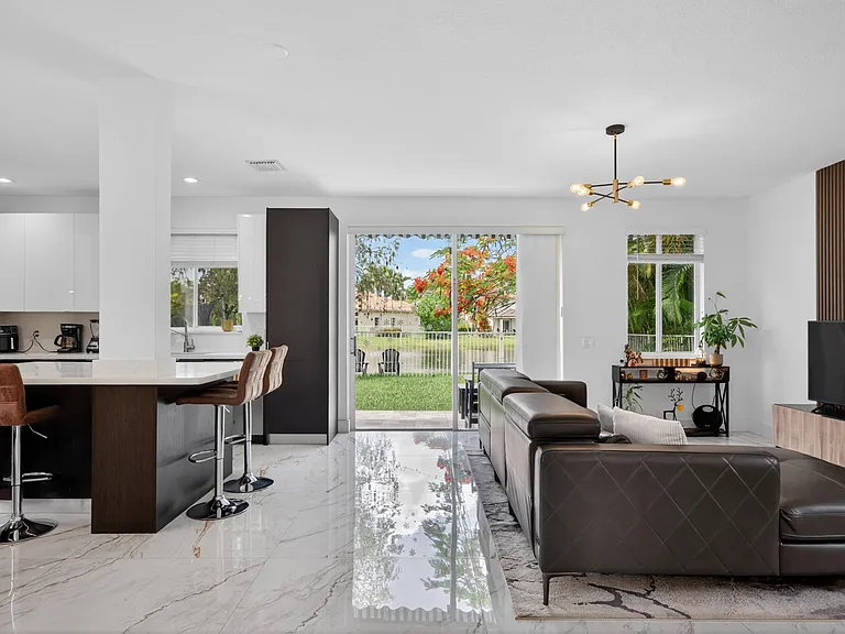 1374 Canary Island Dr — Photo 10