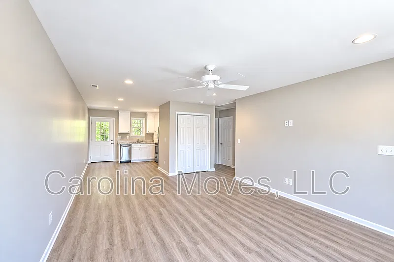 2 bed, 1.0 bath, 900 sqft, $1,250 — Photo 4
