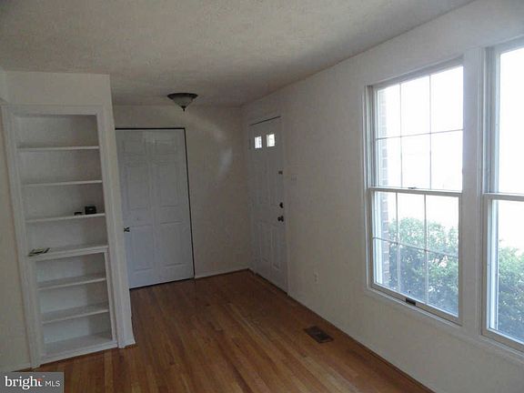 5th image of 6143 Gardenia Ct