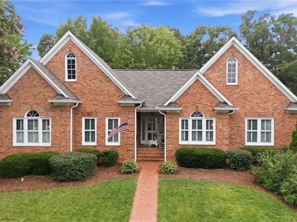 1275 Thornhill Ln, Winston Salem, NC 27106