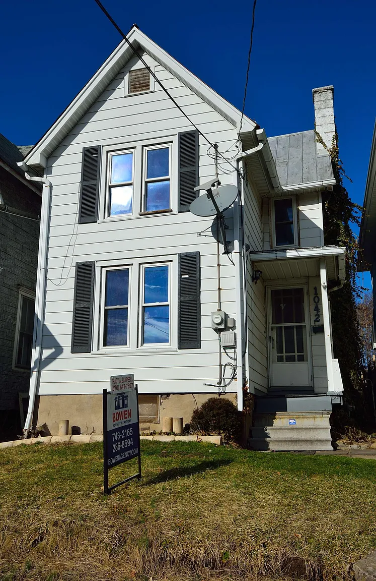 1042 Chestnut St photo 1