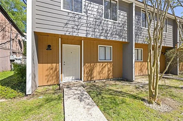 2 bed, 1.5 bath, 1238 sqft, $1,300 — Photo 3