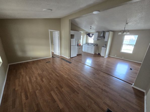 831 Oleander St #C, Taft, CA 93268
