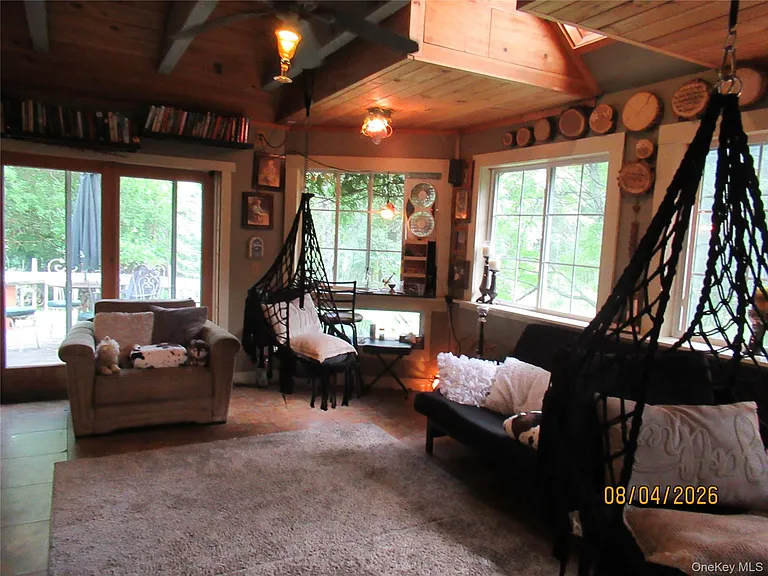 463 Mountain Rd — Photo 13