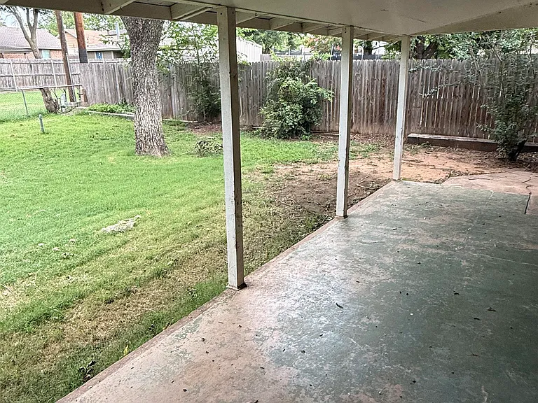 311 N Rosalee St — Photo 32