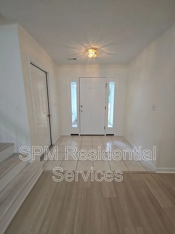 3 bed, 2.0 bath, 1760 sqft, $2,545 — Photo 2