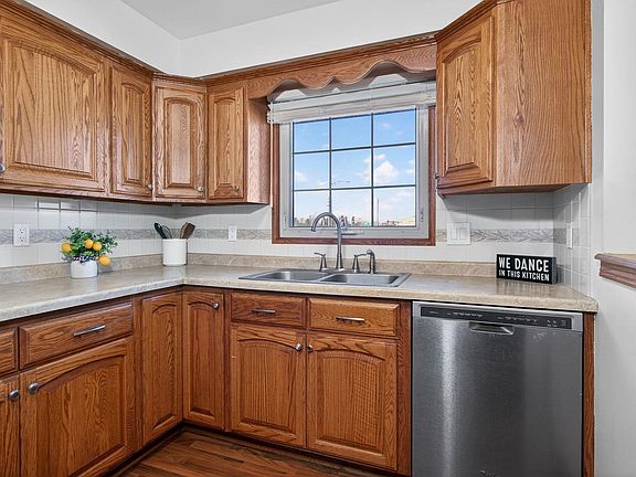 4th image of 1201 Appleton St