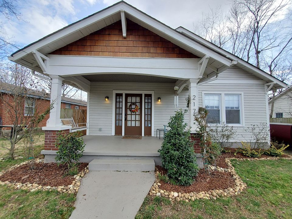 1st image of 217 Valeria St