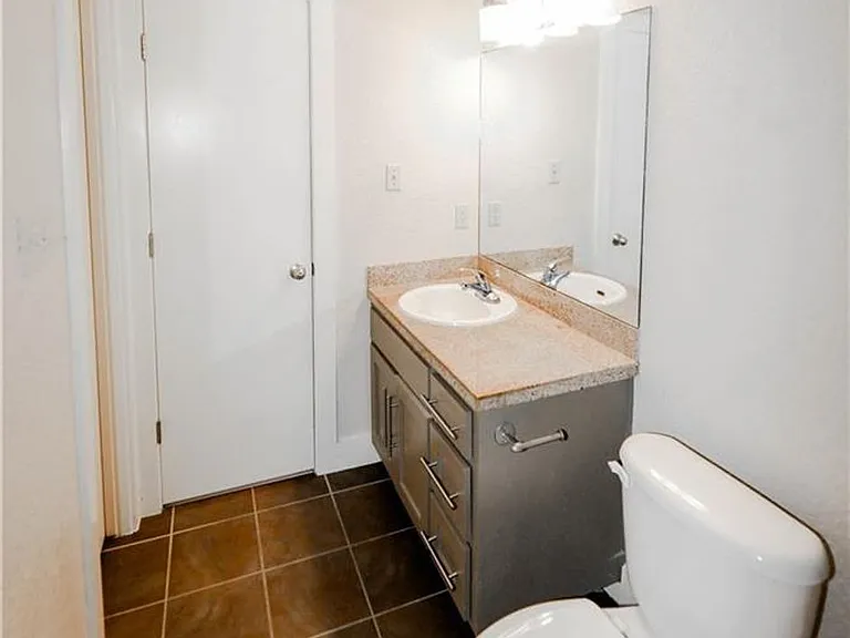 1302 Danbury Sq #A — Photo 29