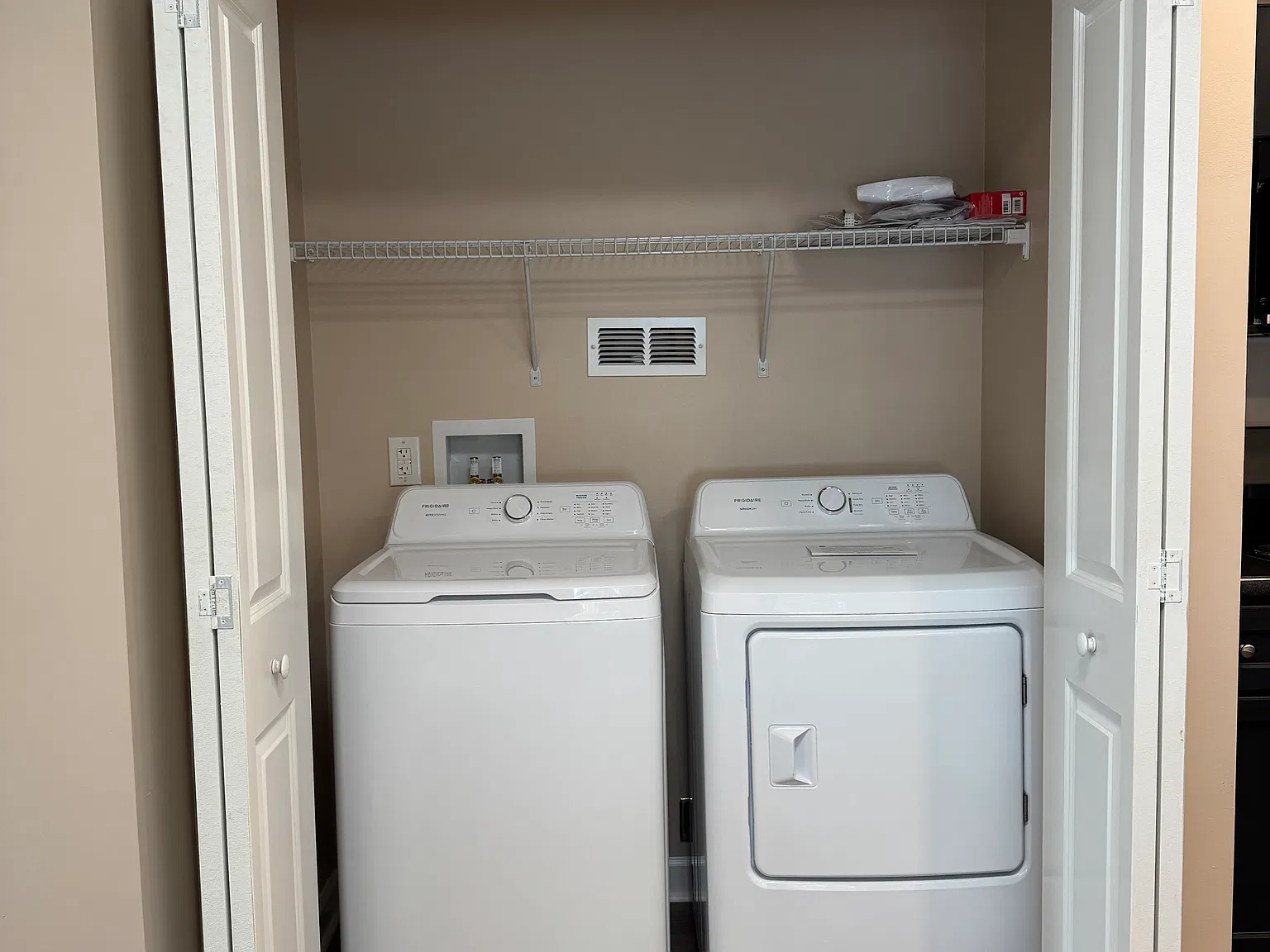2 bed, 684 sqft, $1,300 — Photo 3