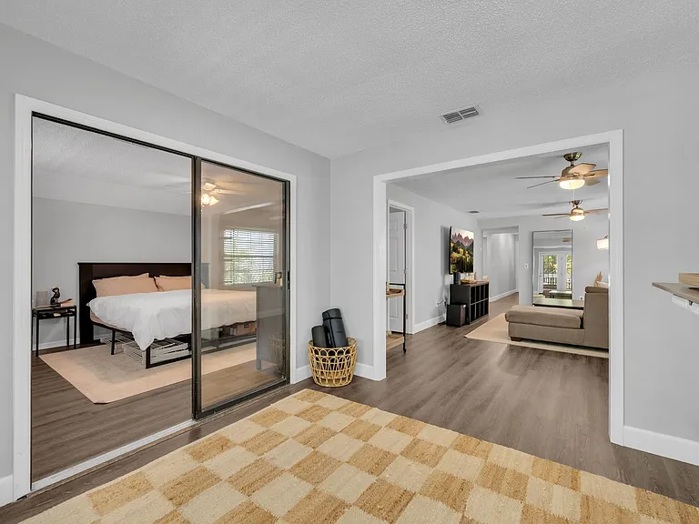 411 S Willow Ave — Photo 41