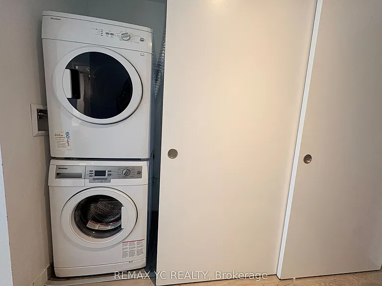 161 Roehampton Ave #2009 — Photo 3
