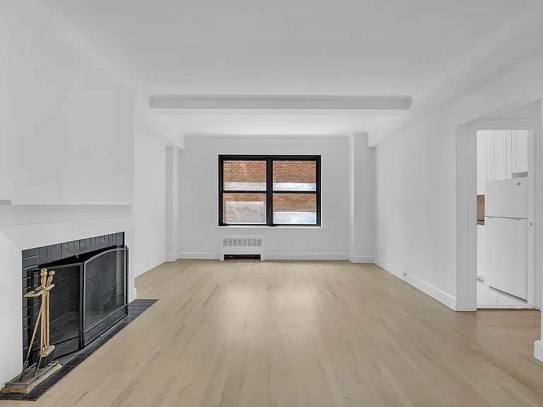230 E 48th St #2E — Photo 4