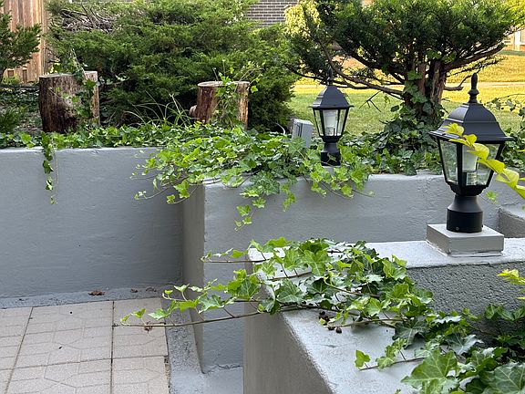 3rd image of 2809 Helen Dr