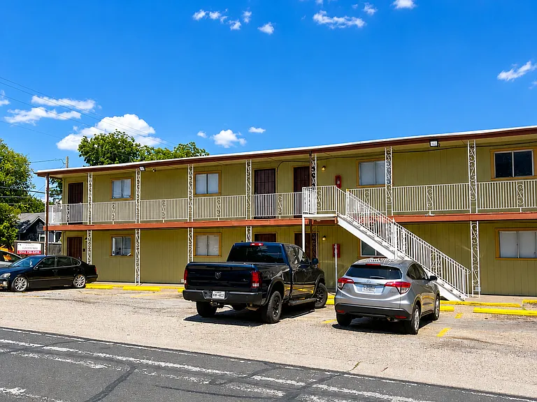 Highlander Apartments — Photo 9
