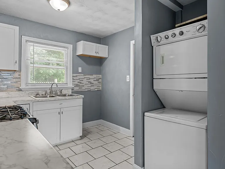 2321 Columbus Ave — Photo 7