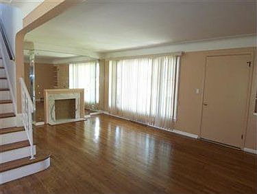 3rd image of 2027 Miramar Blvd