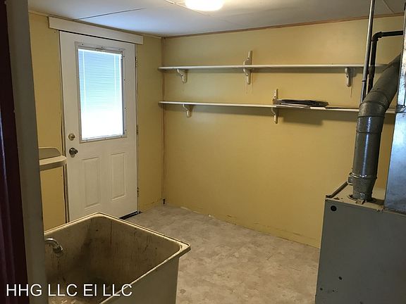 3rd image of 302 Parkway Dr