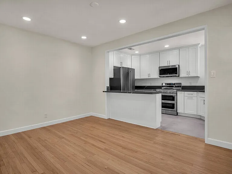 2828 Avenel St — Photo 5