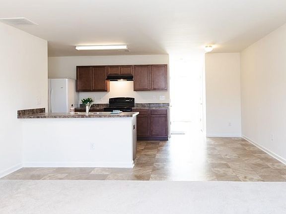 3rd image of 515 Merchant St