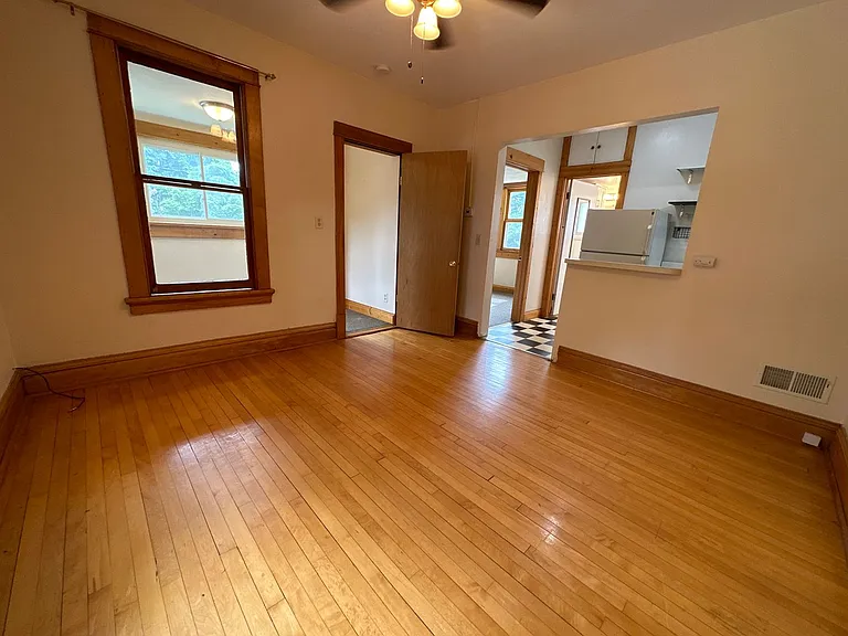 1202 Chandler St. — Photo 3