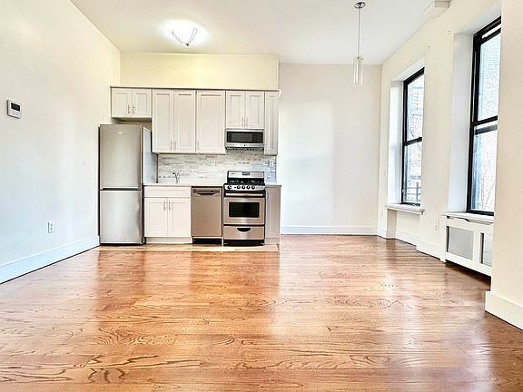 3rd image of 50 W 90th St Unit C2