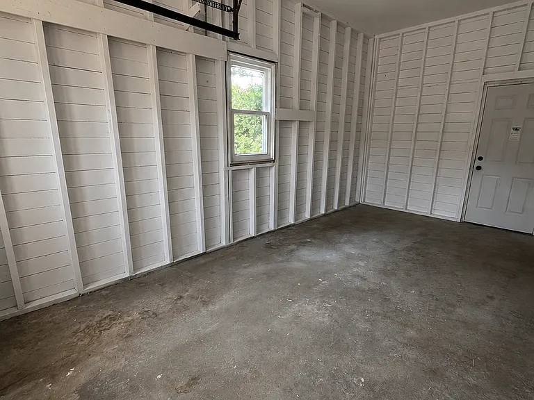 1607 Macarthur Dr — Photo 12