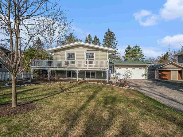 545 Arbor St, Harbor Springs, MI 49740