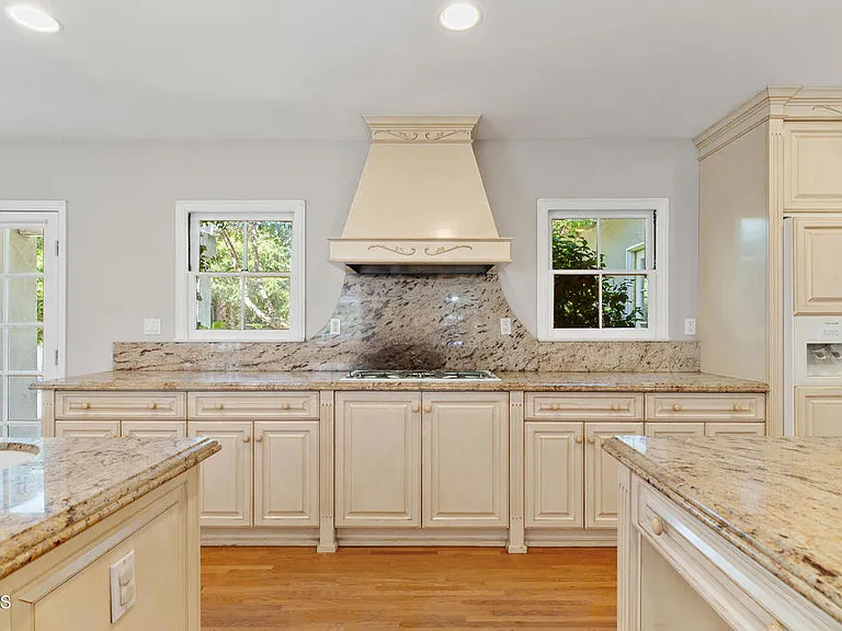 2335 Lorain Rd — Photo 30