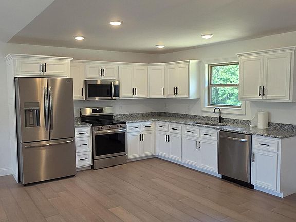 3rd image of 440 Madison Cir