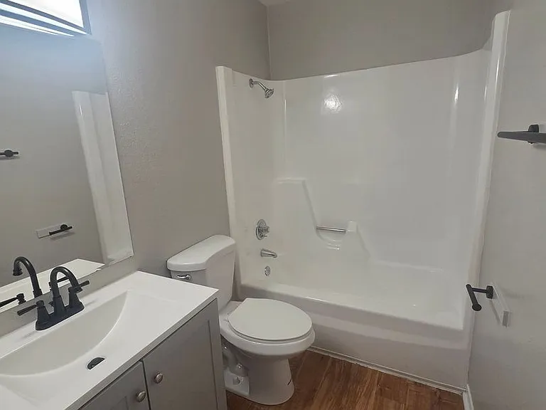 Stone Gate Apartments — Photo 42