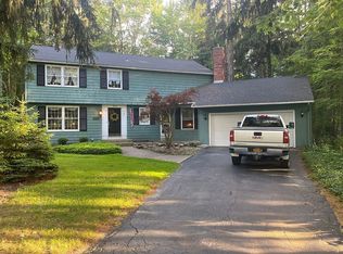 5 Knob Hill Rd, Orchard Park, NY 14127