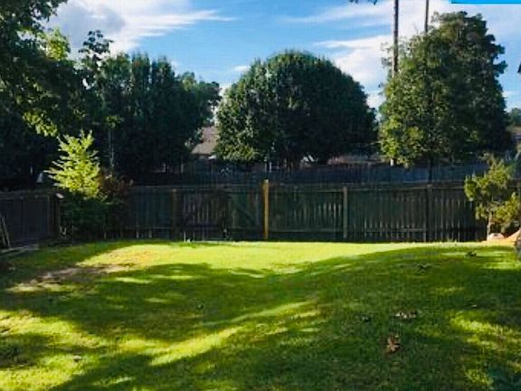 2nd image of 133 Live Oaks Blvd
