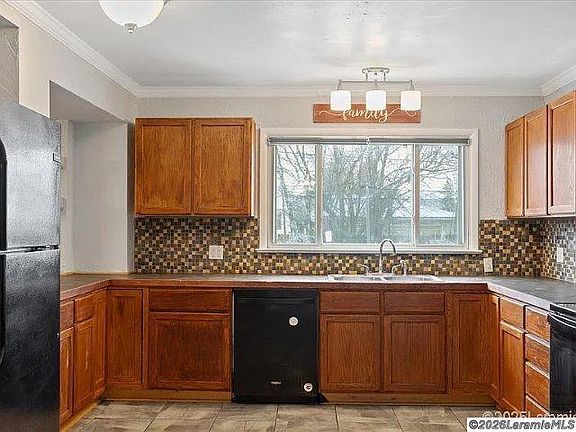 3rd image of 1710 Park Ave
