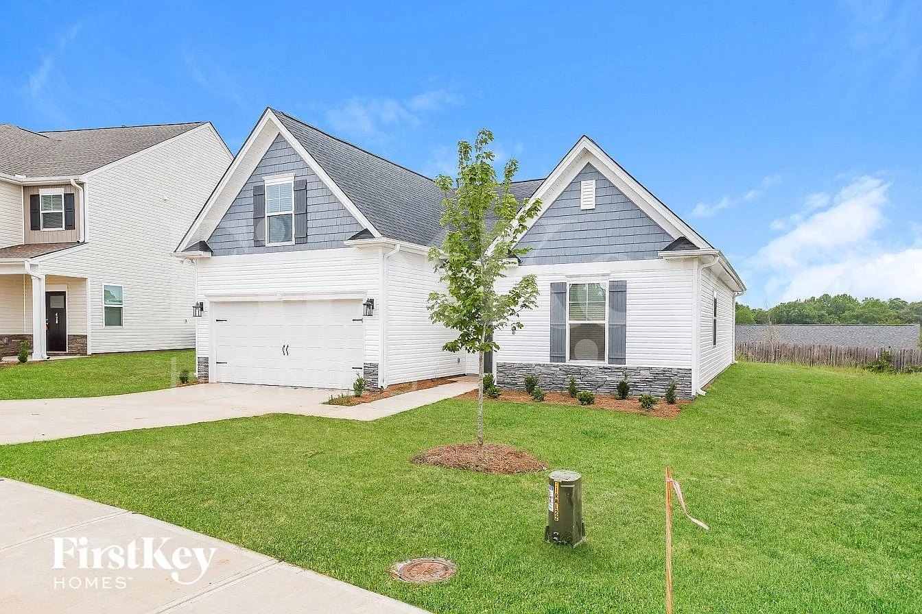 3 bed, 2.0 bath, 1593 sqft, $2,045 — Photo 2