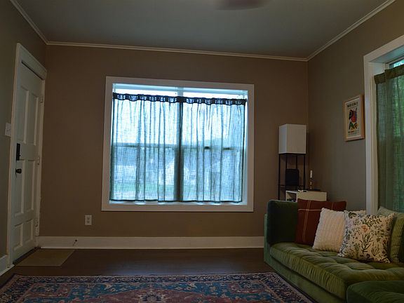 3rd image of 801 S Mobberly Ave