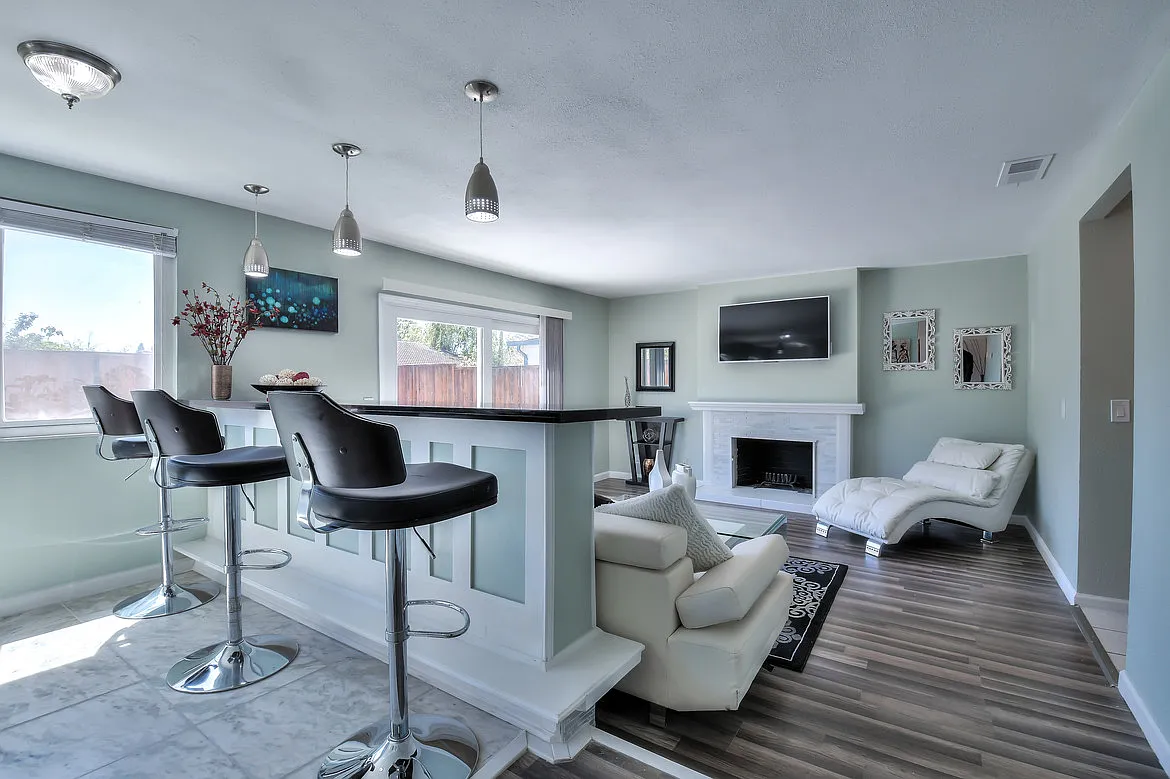 4 bed, 2000 sqft, $6,500 — Photo 4