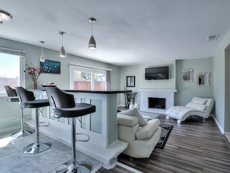 145 Tonopah Dr — Photo 4