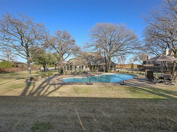 3rd image of 120 Tanglewood Ln