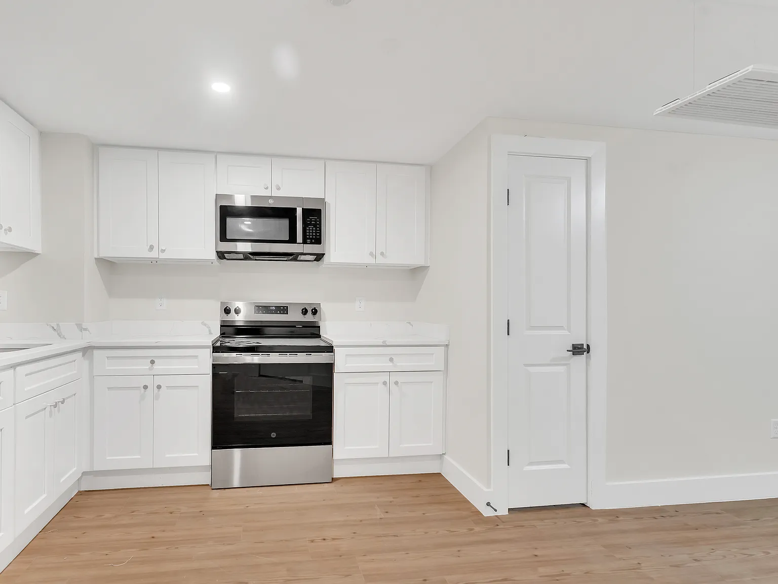 472 Main St — Photo 1