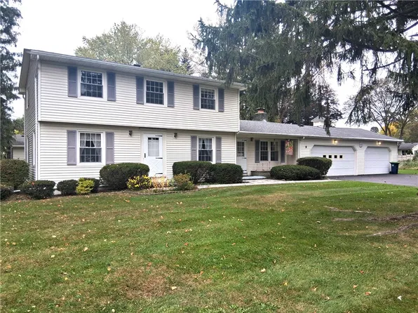 9 Hallmark Rd, Rochester, NY 14625